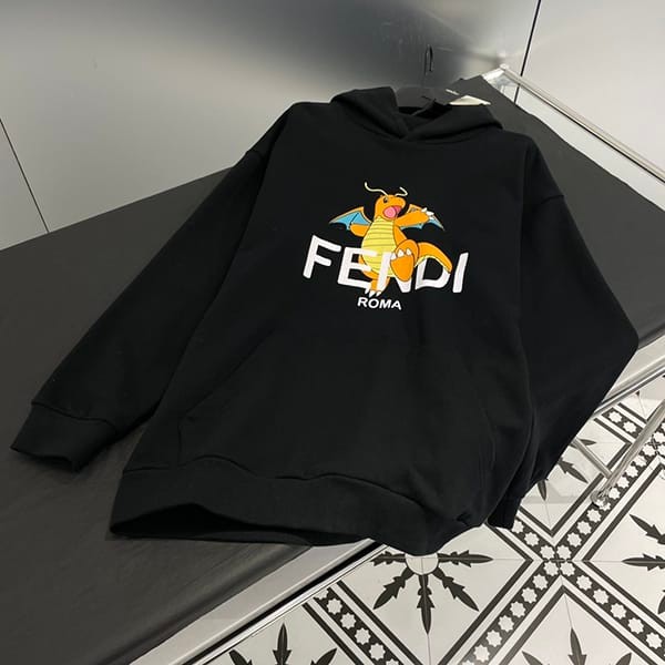送料無料フェンディ x FRGMT x POKEMON★カイリュー スウェットシャツ 偽物 2色 feu75205